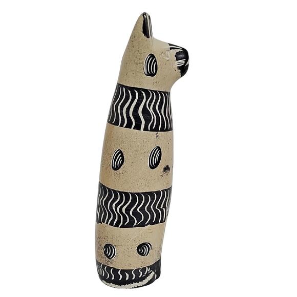Vintage Signed Hand Carved Hand Painted Soapstone Black and Cream Cat Figurine - Picture 4 of 6